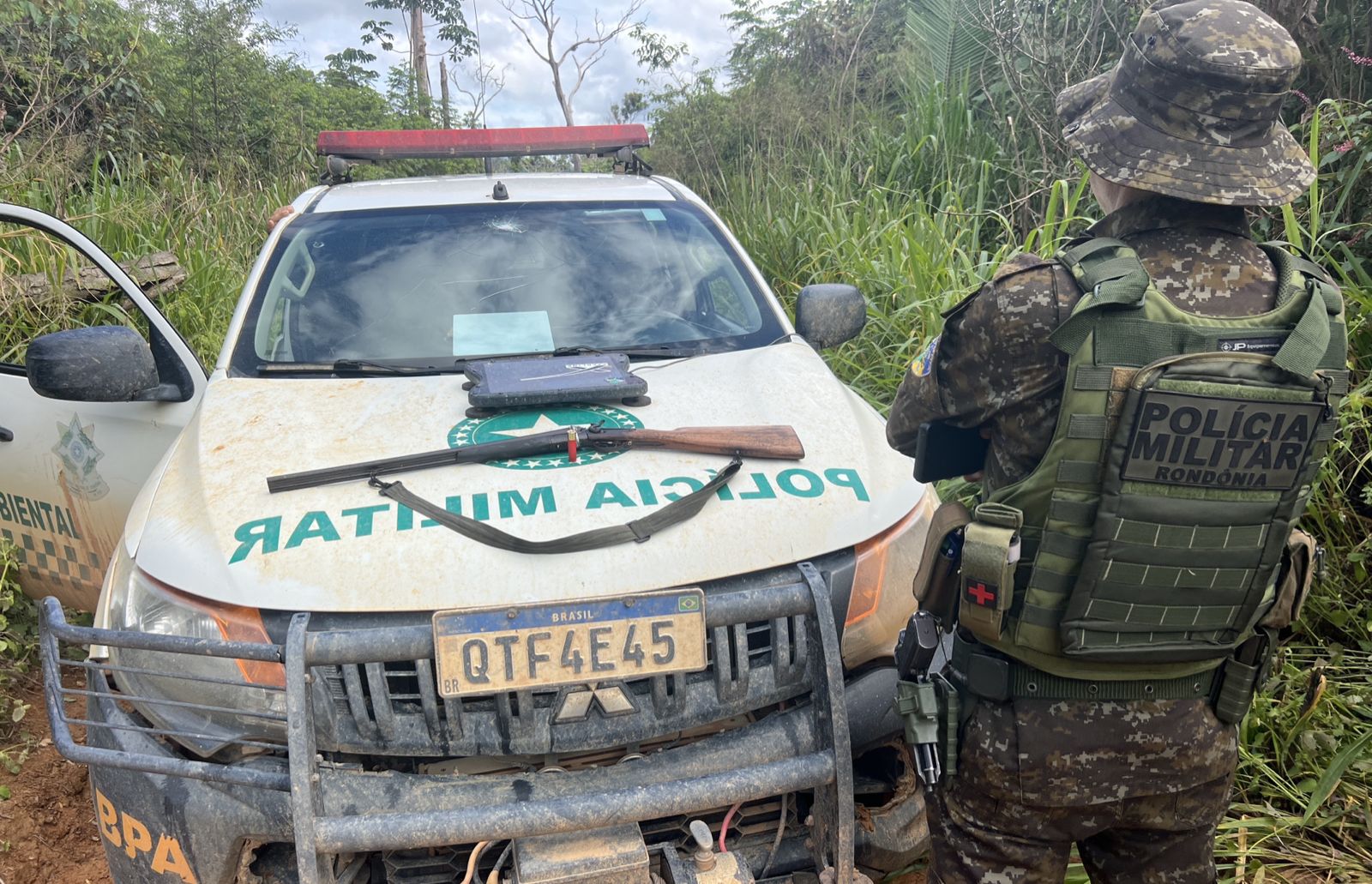 Ação conjunta apreende arma de fogo e motocicleta em unidade de conservação em Machadinho d’Oeste
