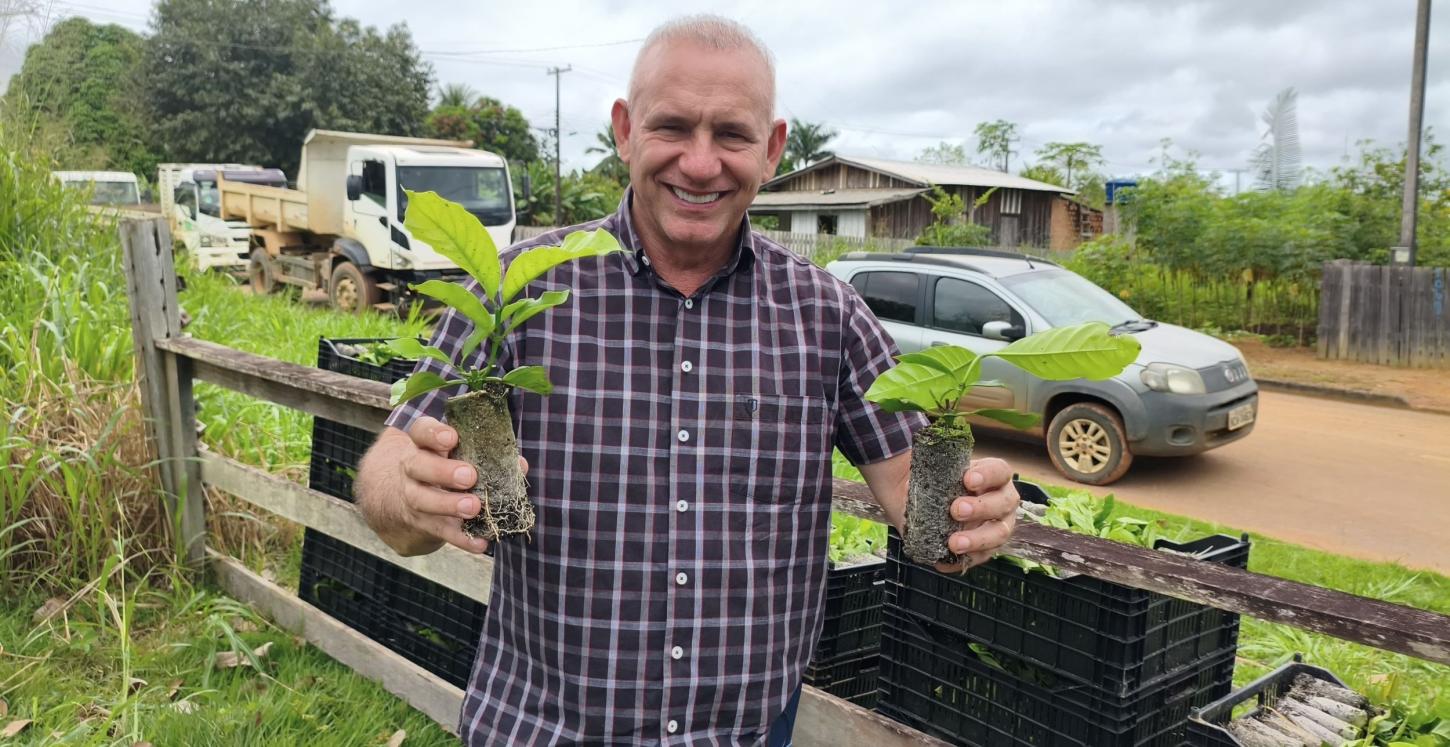 Ezequiel Neiva fortalece produção rural com entrega de recursos para mudas de café em Santa Luzia D’Oeste
