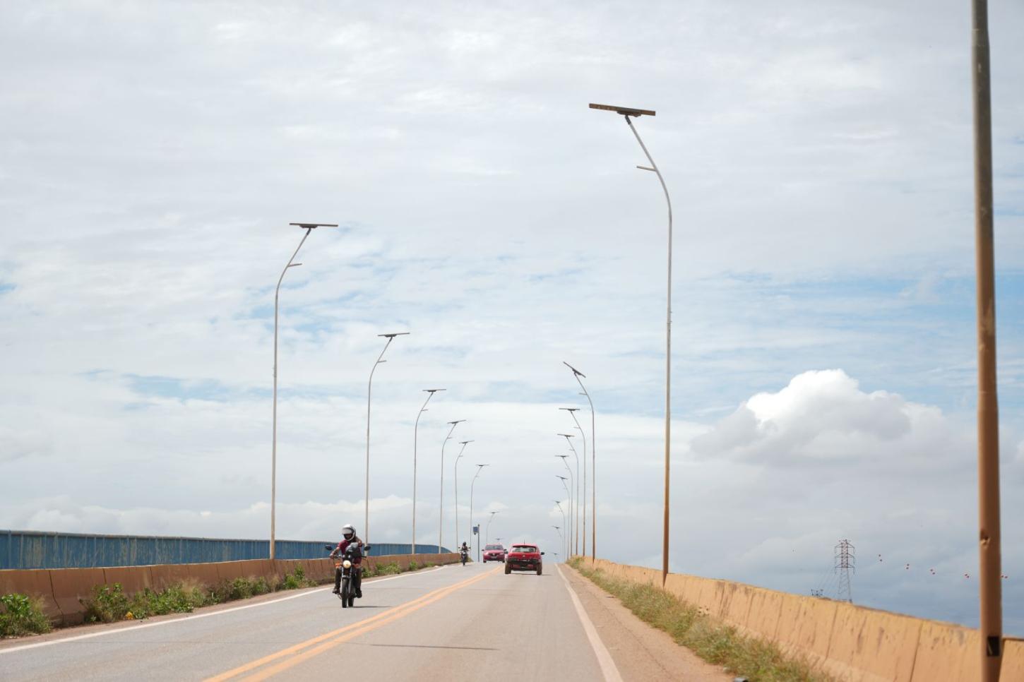 Prefeitura moderniza iluminação da ponte sobre o rio Madeira com tecnologia solar