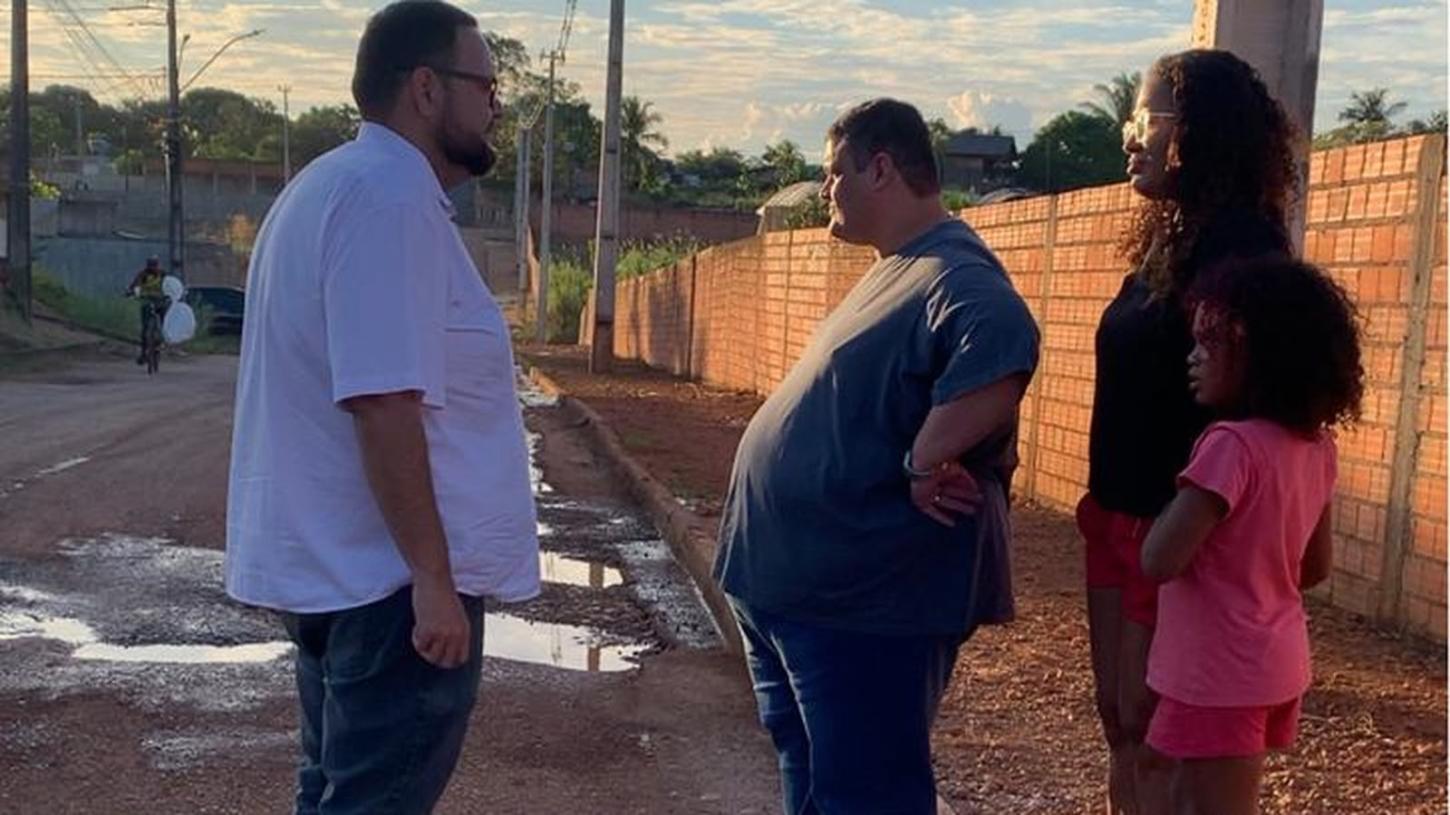 Thiago Tezzari acompanha melhorias no bairro nova esperança a pedido de moradores.