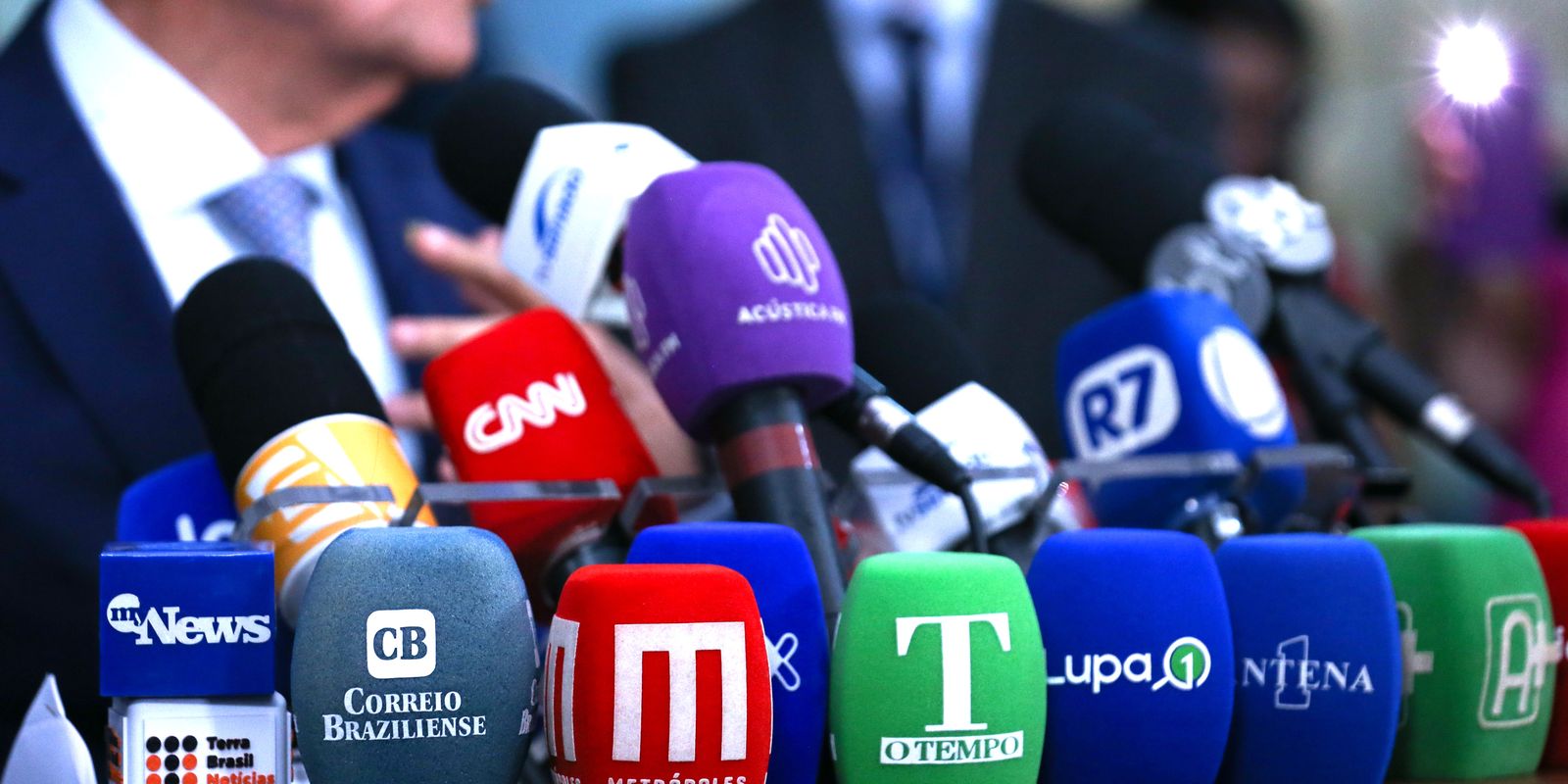 Assédio e sobrecarga ameaçam saúde mental de jornalistas, diz pesquisa