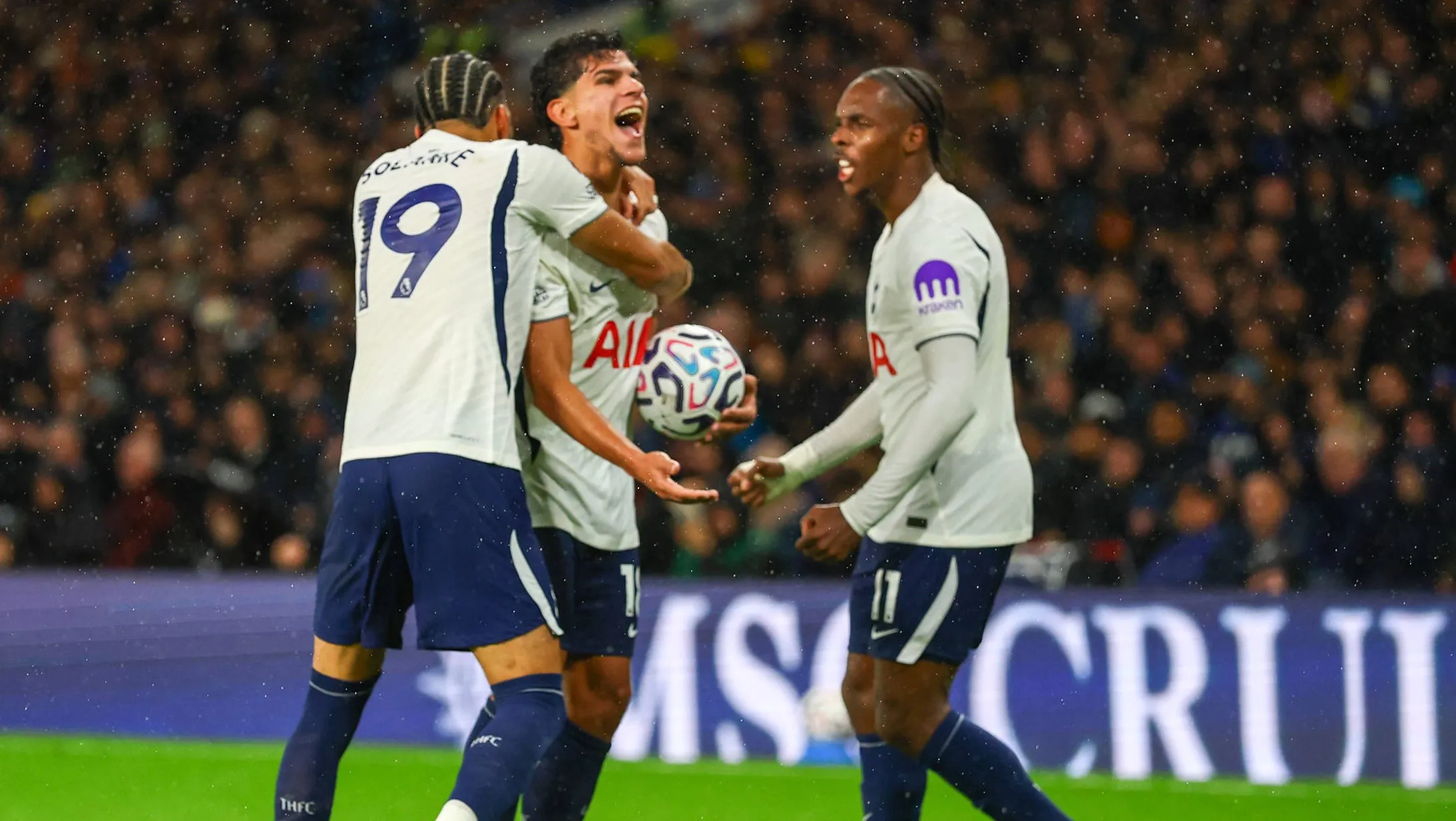 Xabi Alonso se complica sem João Pedro, goleiro falha feio e Chelsea perde para o Tottenham